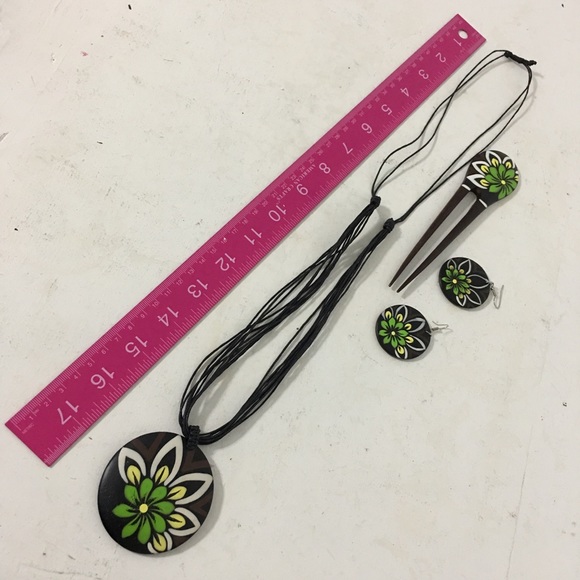 Three Piece Wood Fashion Jewelry Set - Picture 8 of 8